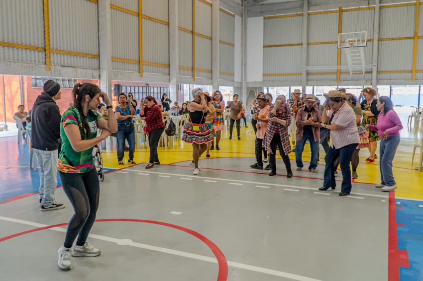 Confraternização em Paranaguá promove integração entre idosos