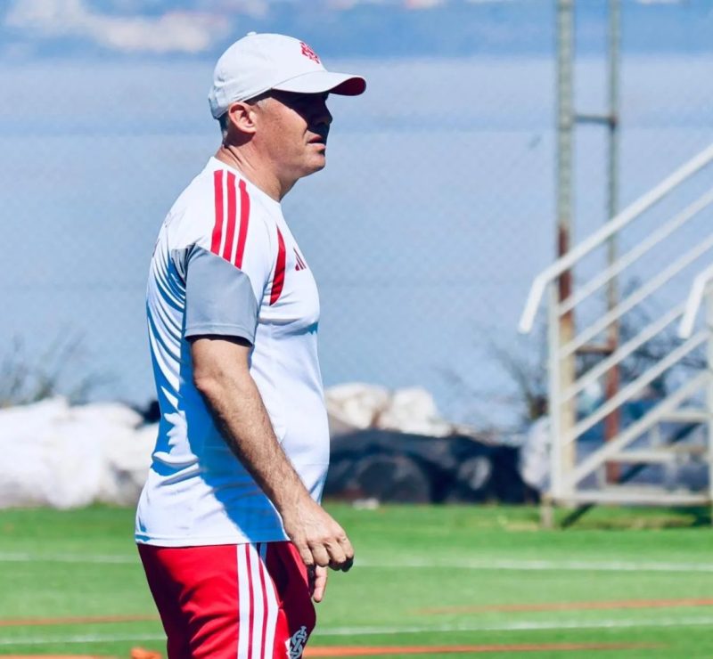Linha de três e contra-ataque: veja como joga Eduardo Baptista