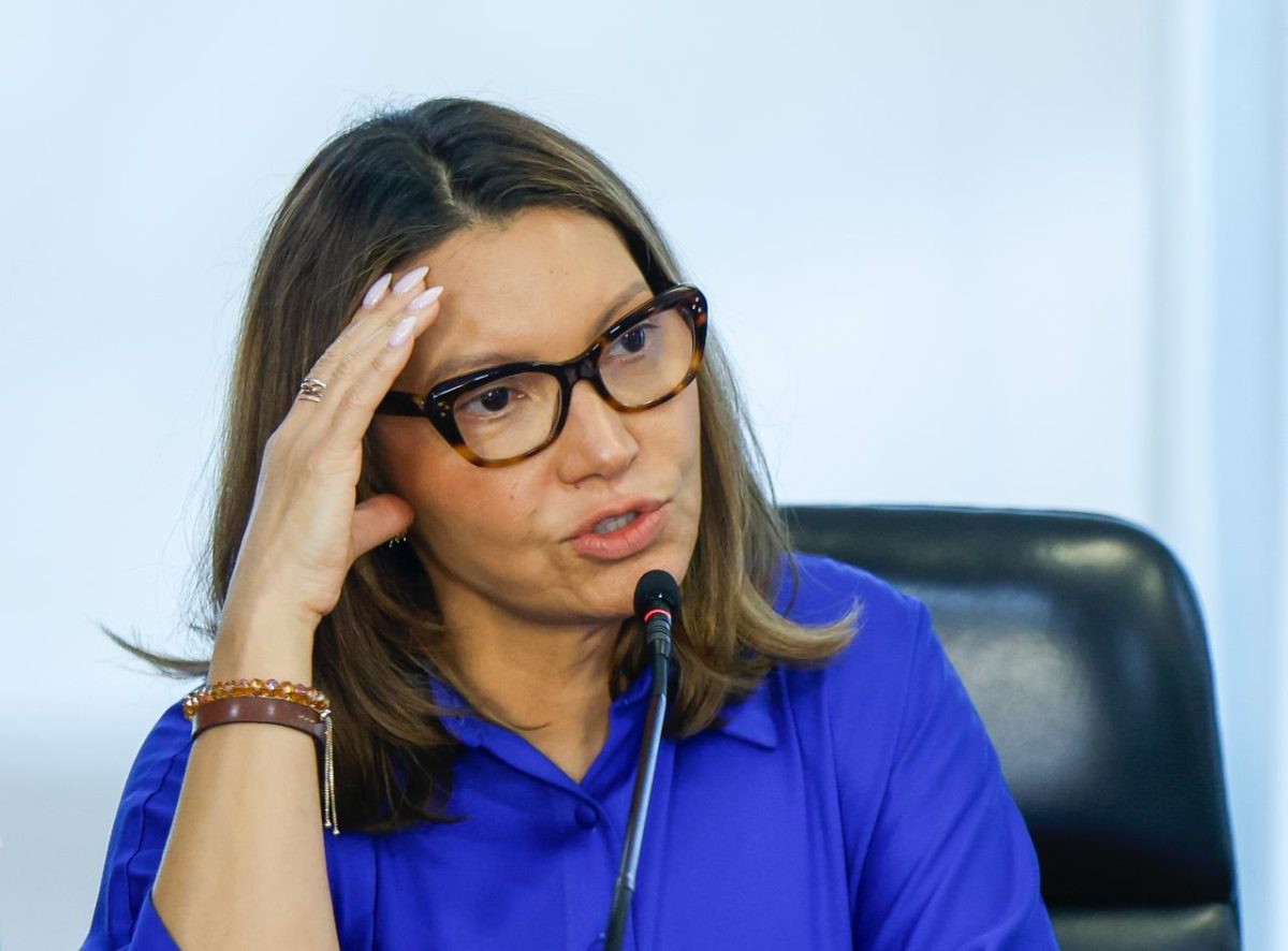 TSE manda X apagar capa falsa de revista com foto de Janja