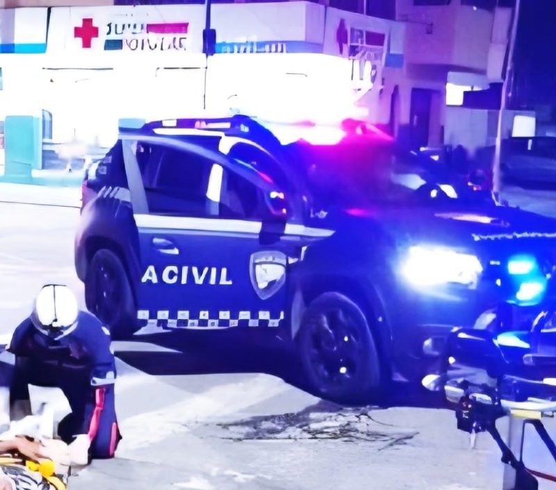 Ciclista usando celular colide com carro em Paranaguá