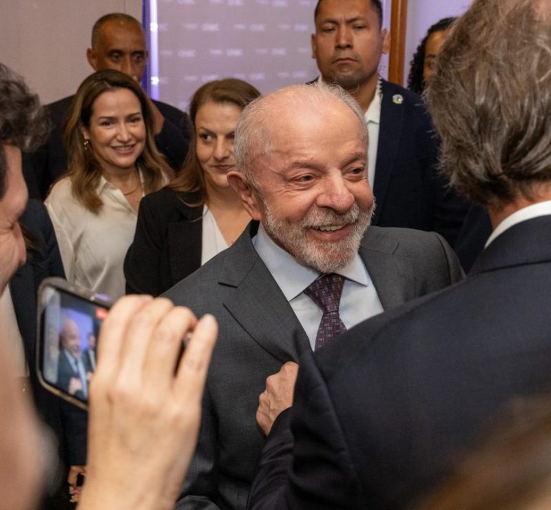 Lula promete reforma política e mudanças no Judiciário para empresários
