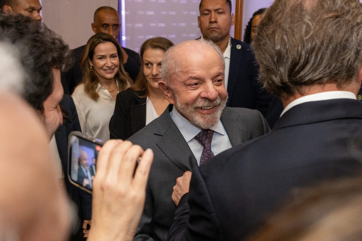 Vamos fazer uma reforma política e no Judiciário, diz Lula a empresários em jantar