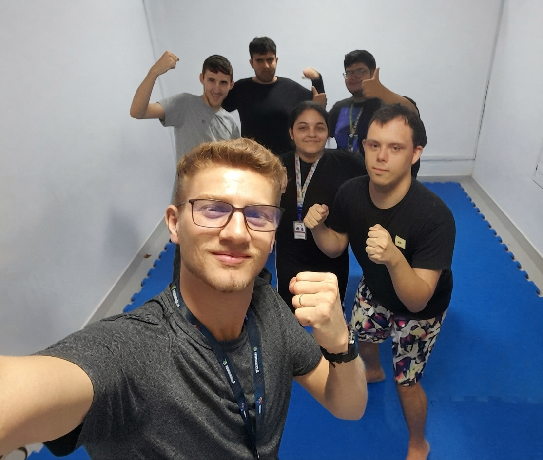 Jiu-jítsu inclusivo transforma rotina de 50 crianças em Paranaguá