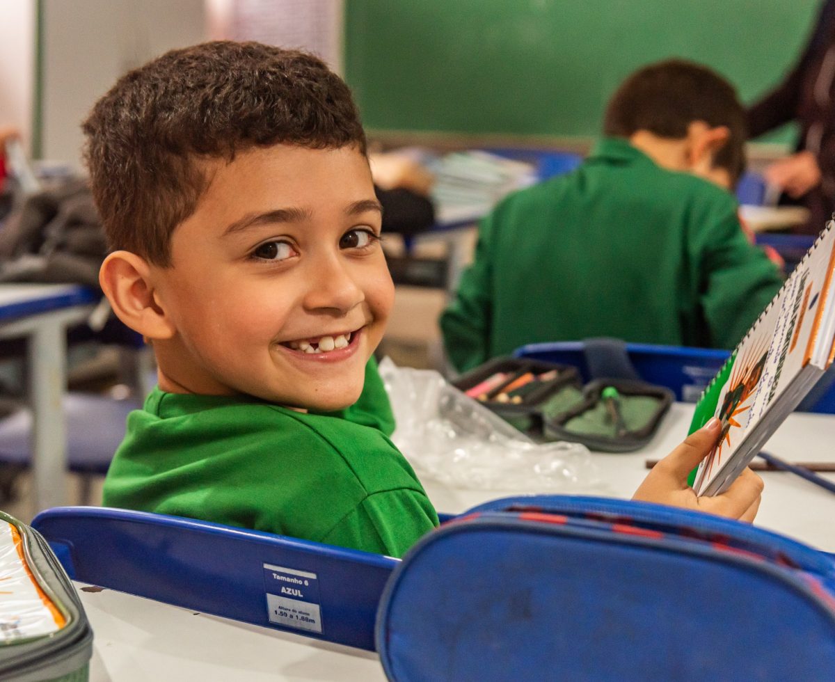 Prefeitura de Paranaguá explica estoque de uniformes escolares e prevê novas entregas em 2027