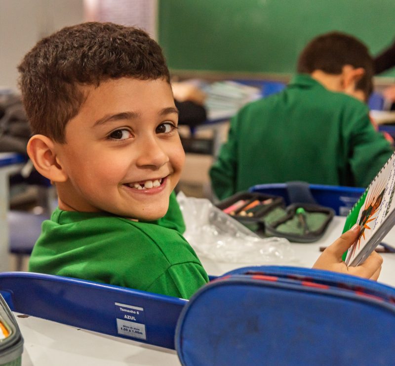 Prefeitura de Paranaguá explica estoque de uniformes escolares e prevê novas entregas em 2027