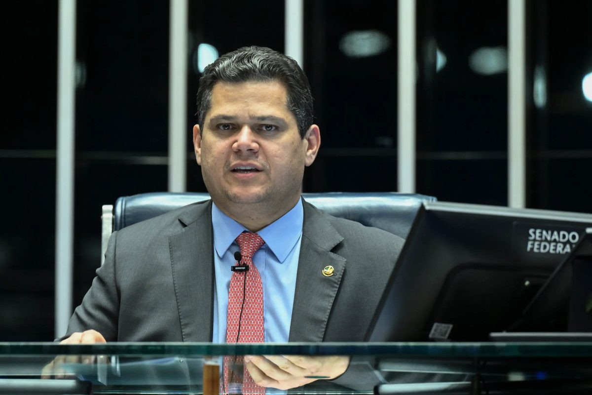 Alcolumbre diz que PEC da 6X1 será analisada pelo Senado na próxima semana