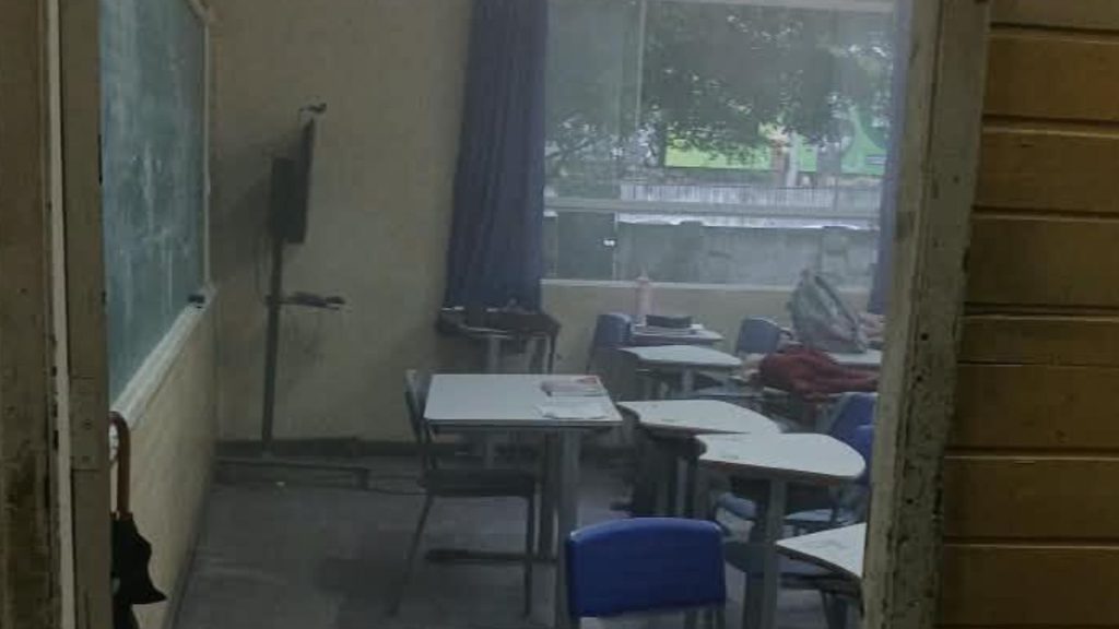 Alunos são retirados de salas após princípio de incêndio em colégio estadual de Paranaguá