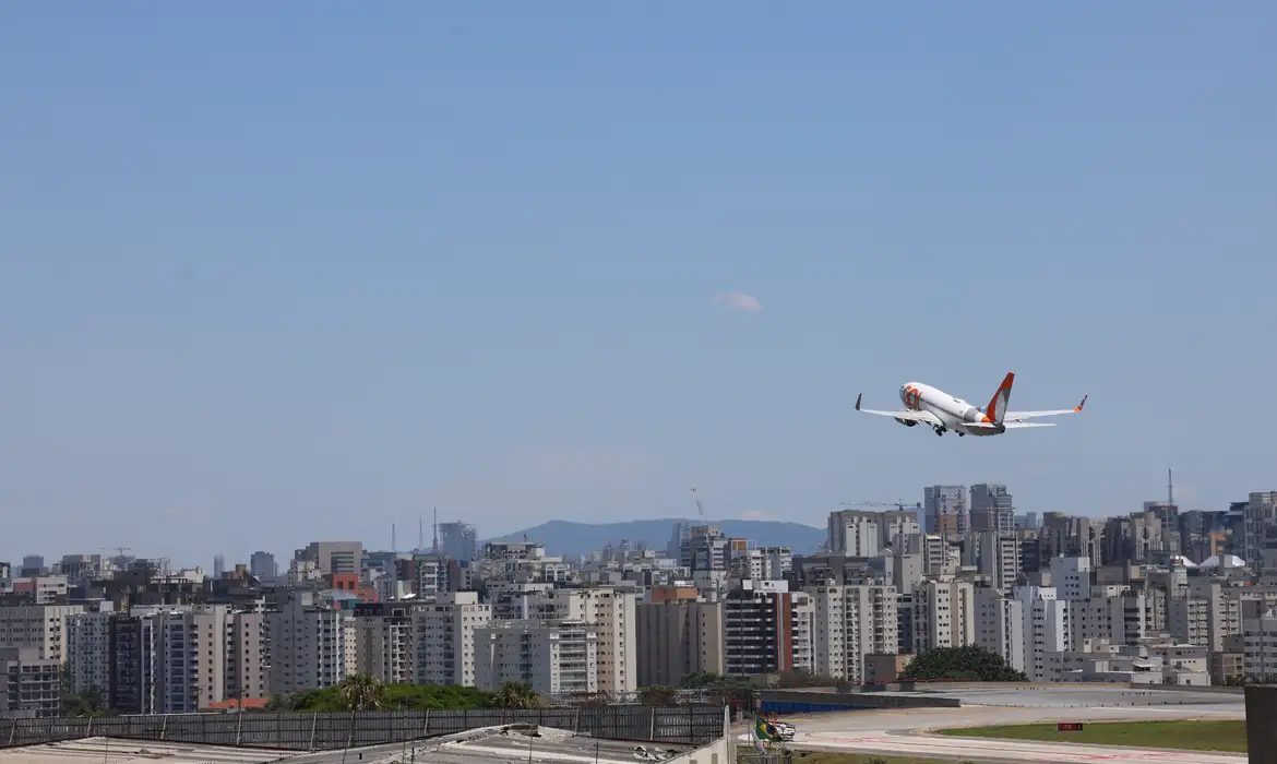 Anac estabelece regras mais restritivas para aviação em Congonhas (SP)