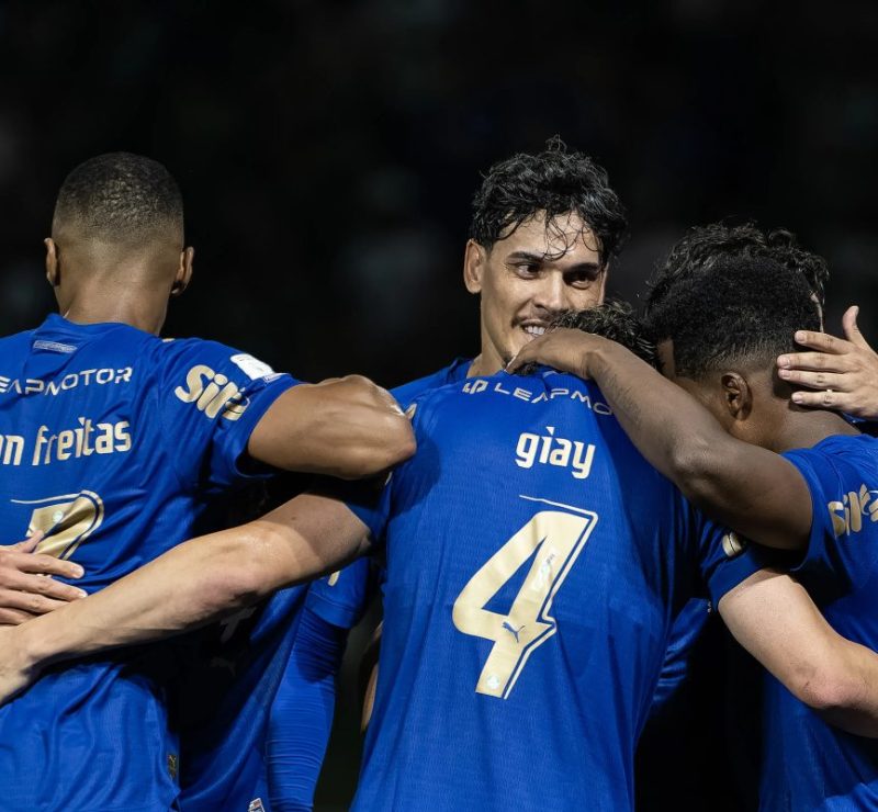 Palmeiras vence o Bragantino por 2 a 0 e dorme na liderança do brasileiro