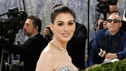 Anne Hathaway sai em defesa de novo filme de Tom Cruise após fracasso
