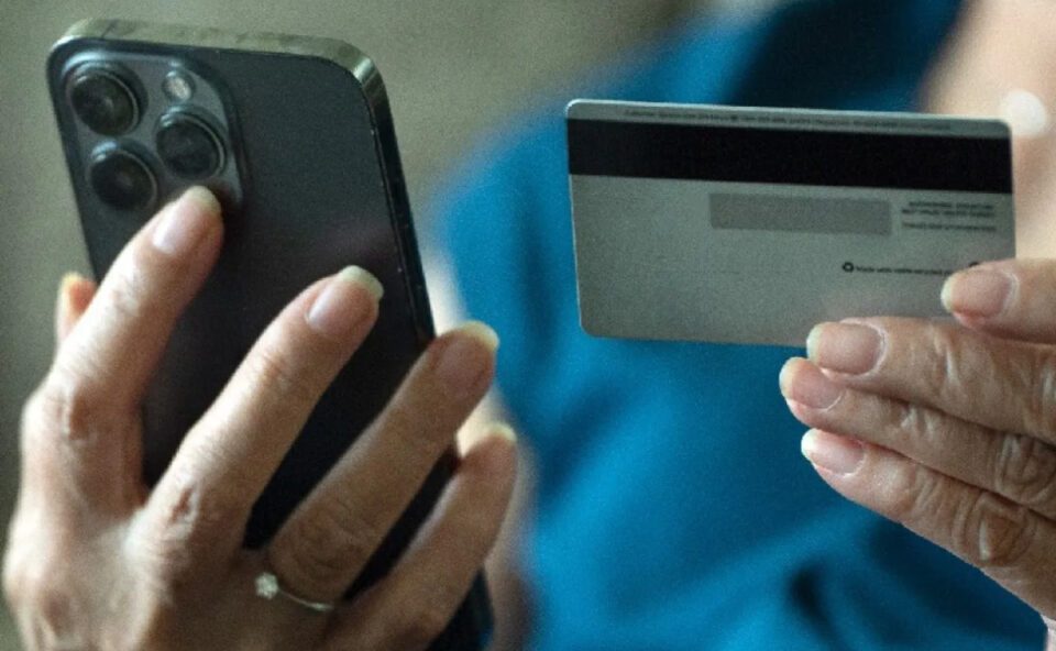 Anúncios falsos de Black Friday cresceram 147% e golpe de site clonado mira compradores no Paraná