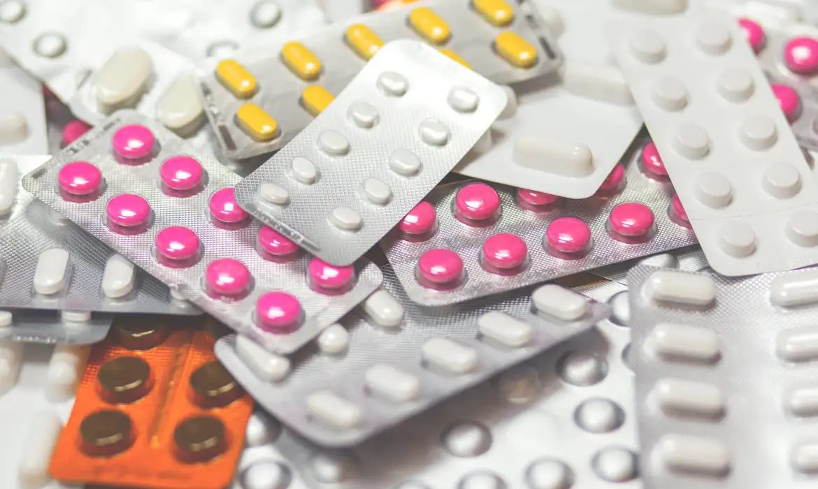 Anvisa proíbe lotes de medicamento para tratar câncer