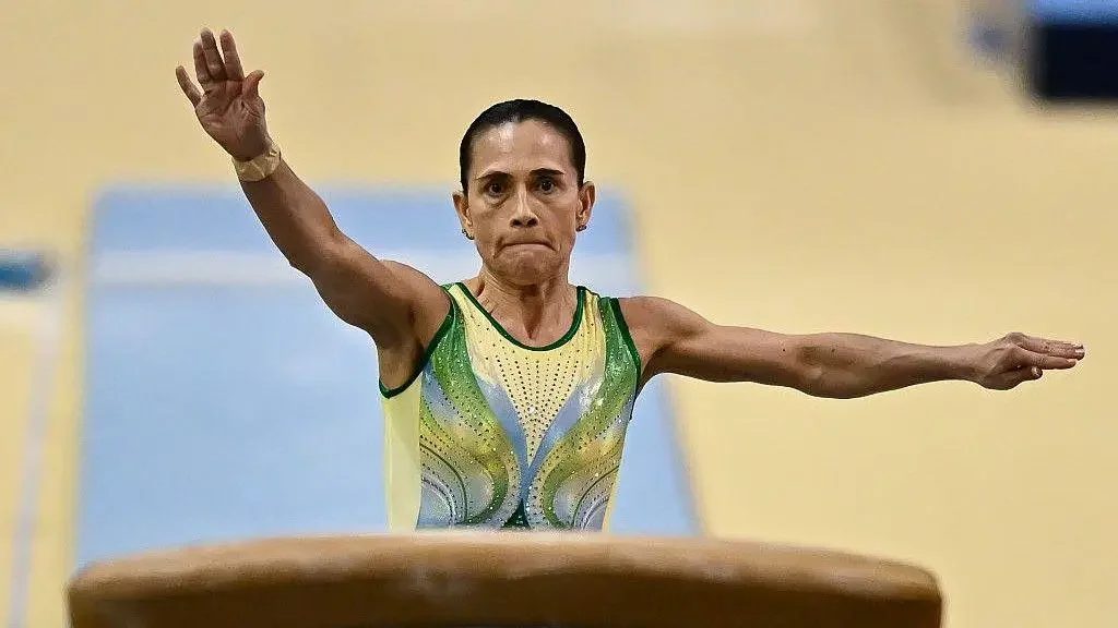 Aos 51 anos, ginasta mira nona Olimpíada e revela por que não pensa em parar
