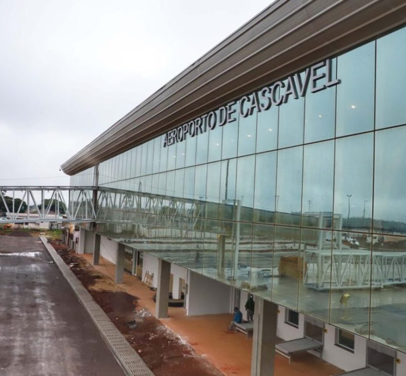 Aeroporto de Cascavel volta a receber voos sob chuva após fim de restrições
