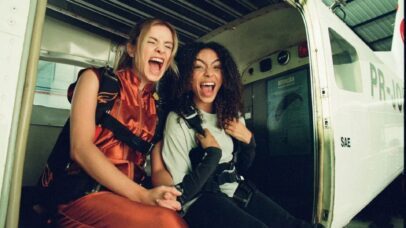 Filme brasileiro adapta fórmula de a culpa é das estrelas no luto adolescente