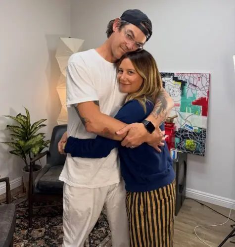 Ashley Tisdale revela tentativas de divórcio após o nascimento da filha