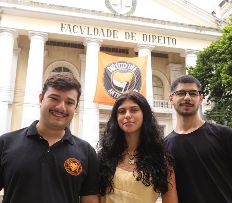 Estudantes da UFF lideram protestos que impulsionaram campanha de Lula