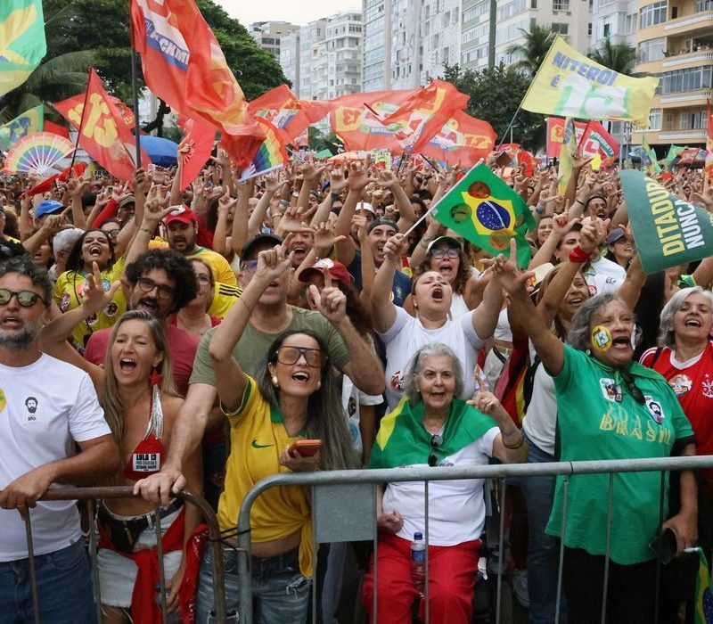 Atos em apoio à democracia e a Lula mobilizam milhares em cidades do país
