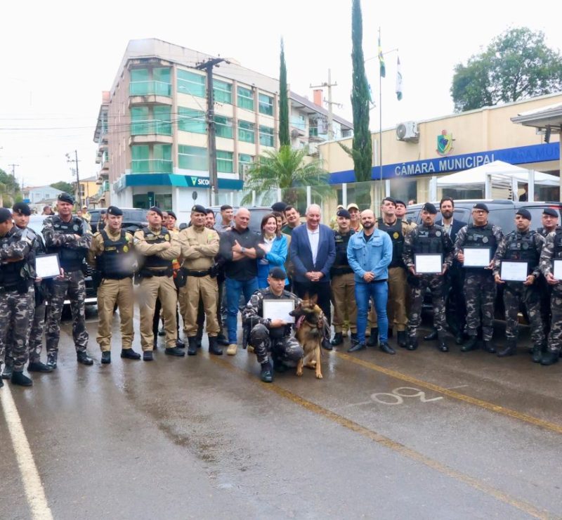 Policiais militares recebem maior comenda de Rio Branco do Sul após resgate