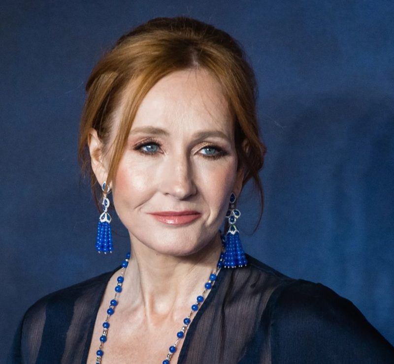 BBC prepara série documental sobre J.K. Rowling para 2027