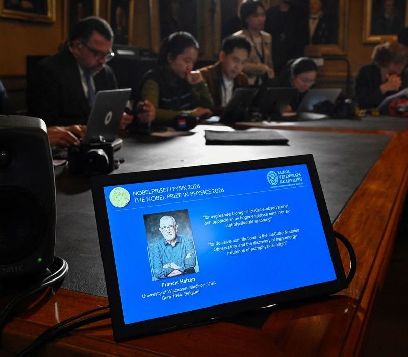 Físico belga vence Nobel de Física de 2026 por descoberta cósmica