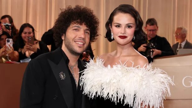 Benny Blanco diz que Selena Gomez o obrigou a assumir namoro
