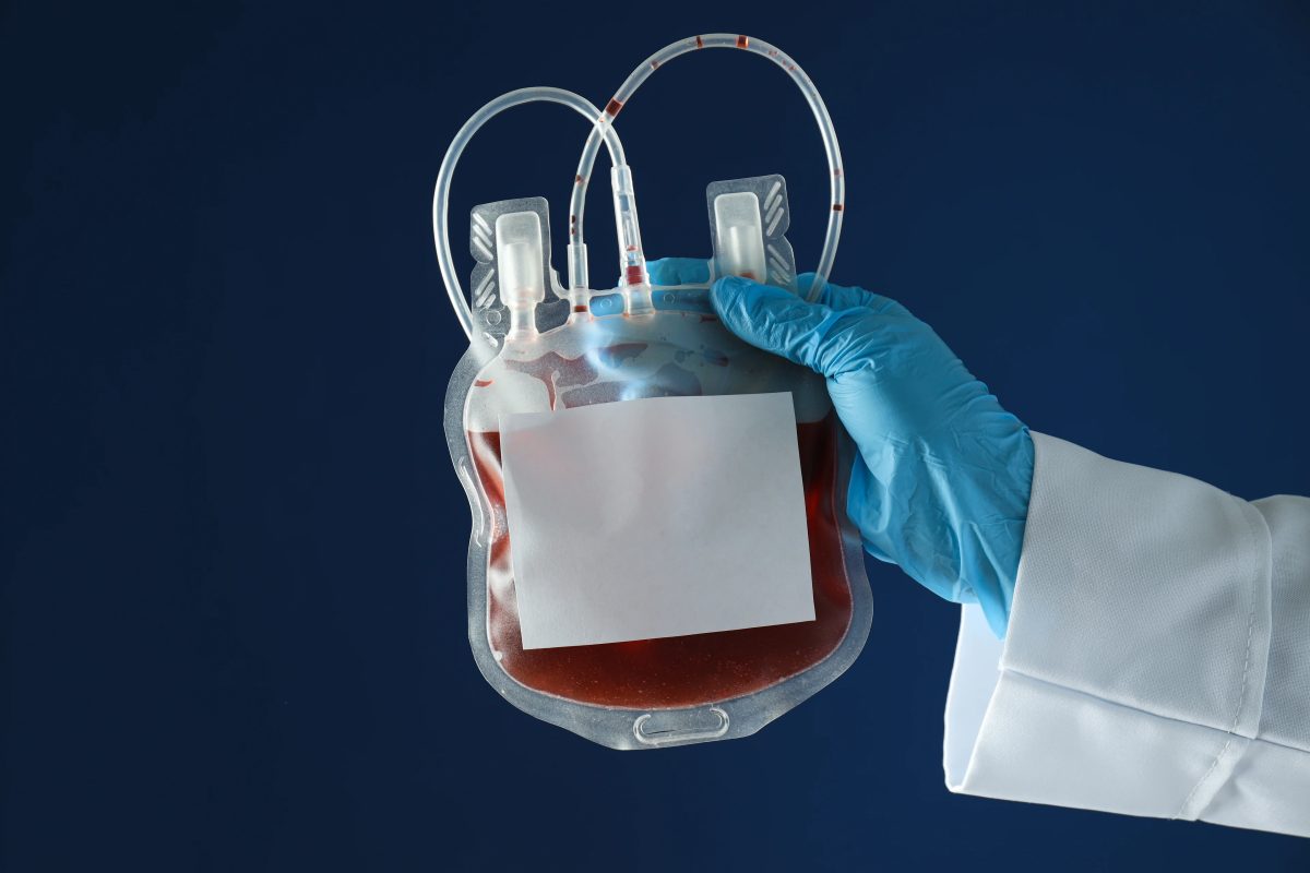 Bolsa de sangue raro cruza o Brasil em avião comercial para atender paciente após transplante de rim