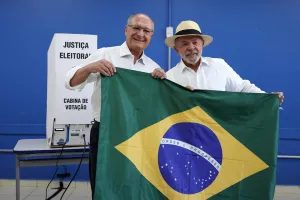 Lula vê disputa na “prorrogação” após 1º turno das eleições