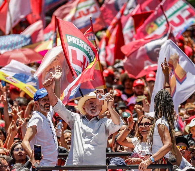 Lula critica adversários e reforça apoio ao fim da escala 6×1