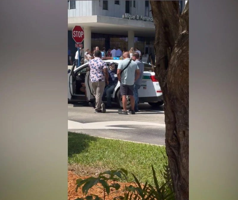 Brasileiro vestido de agente do ICE é preso durante votação nos EUA