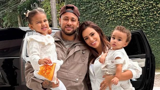 Bruna Biancardi rebate Luana Piovani após críticas a Neymar e menção às filhas: “Feminista de merd*” Bruna Biancardi rebate Luana Piovani após críticas a Neymar e menção às filhas: “Feminista de merd*”