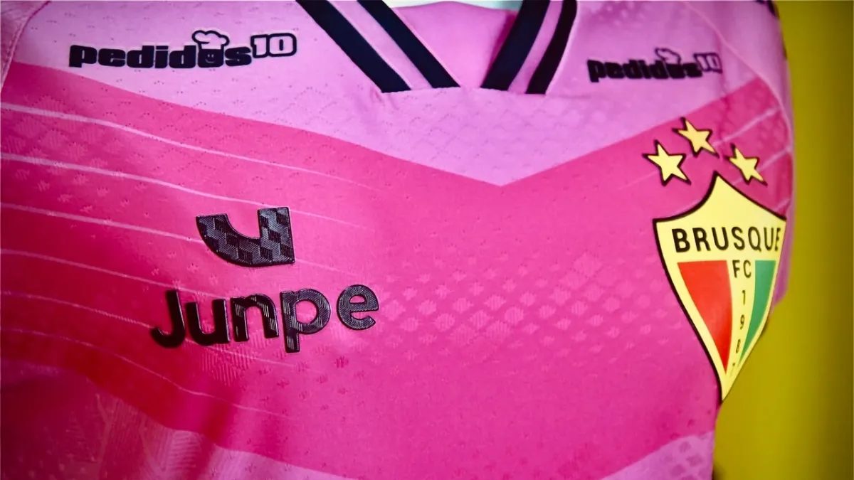 Brusque lança camisa especial em alusão ao Outubro Rosa