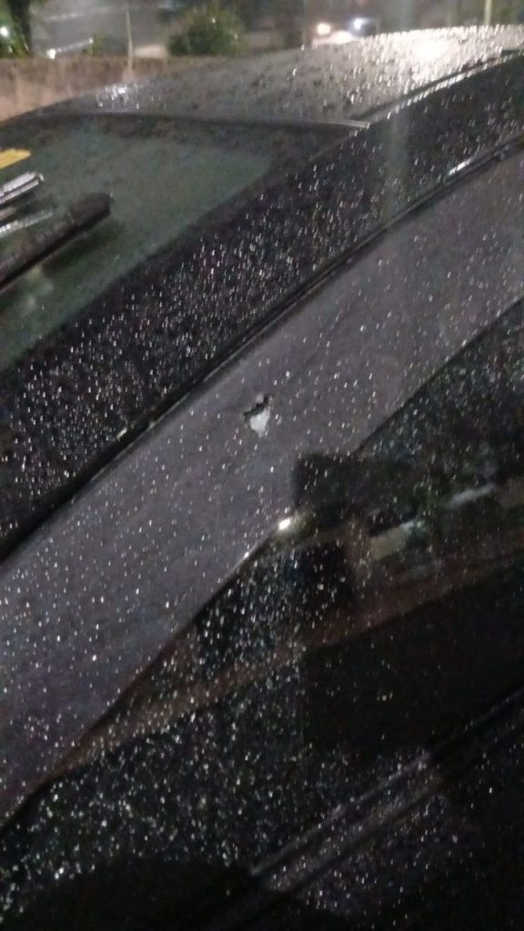 Carro com duas mulheres é alvo de tiros no bairro Raia, em Paranaguá