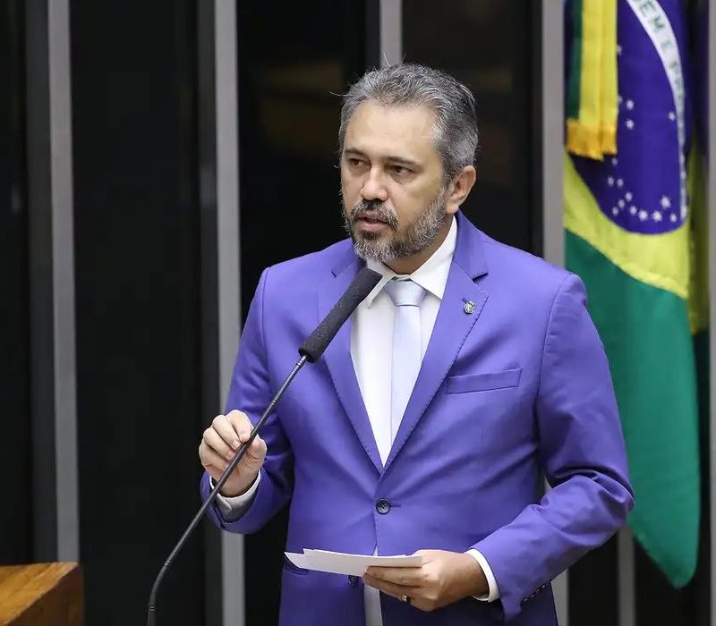 Elmano de Freitas vence eleições e conquista reeleição no Ceará