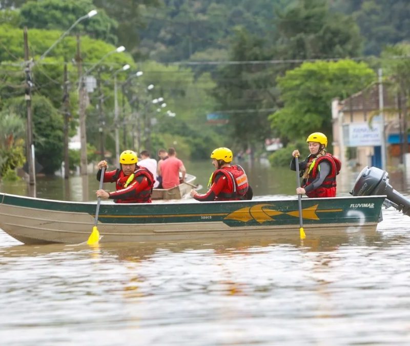 Paraná tem alerta para chuva extrema com acumulados de até 700 mm