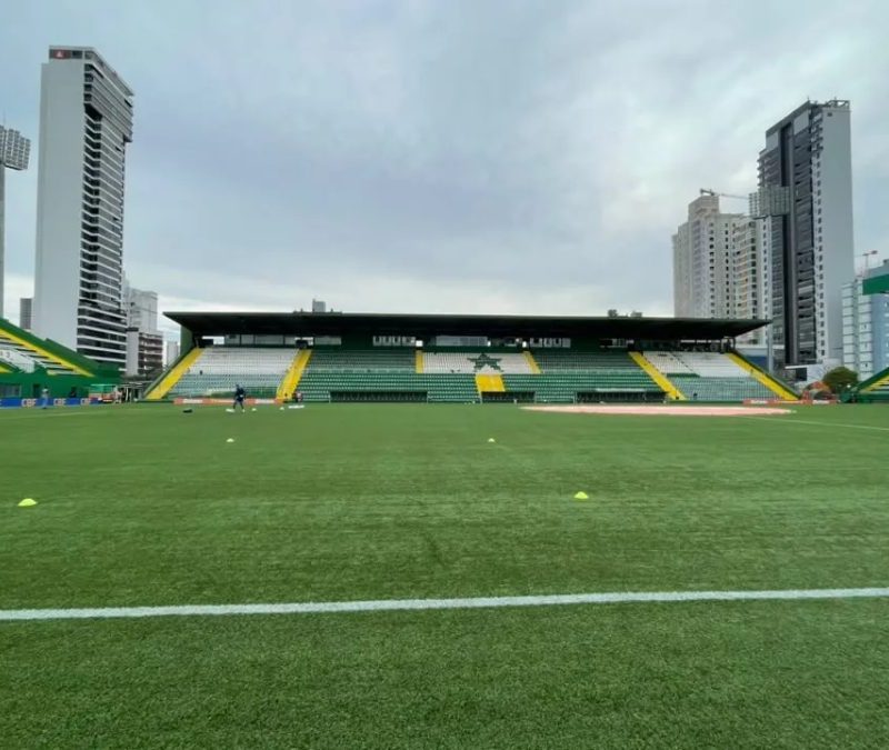 Chapecoense e Fluminense se enfrentam na Arena Condá pelo Brasileirão