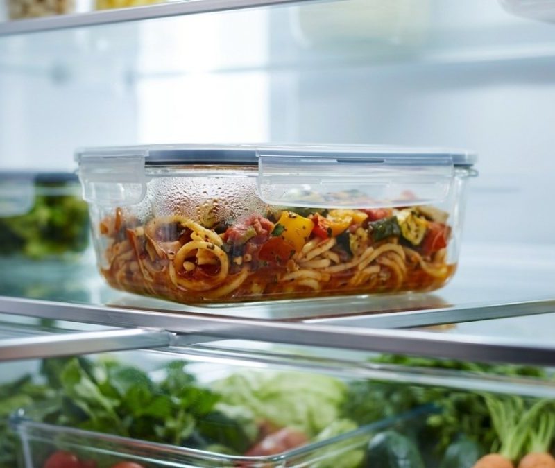 Por que cheirar a comida para saber se estragou é um erro perigoso