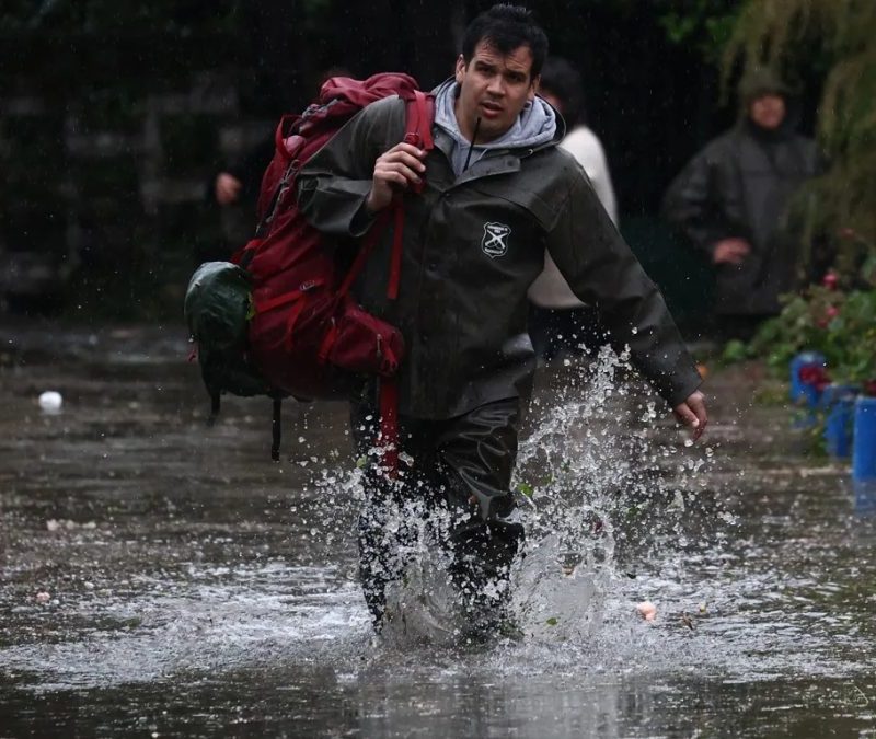 Chile em alerta após tempestades, granizo e tornado na capital