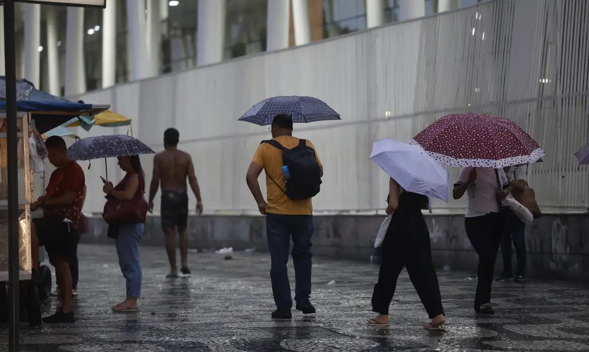 Chuva deve prevalecer no domingo de eleições no Rio