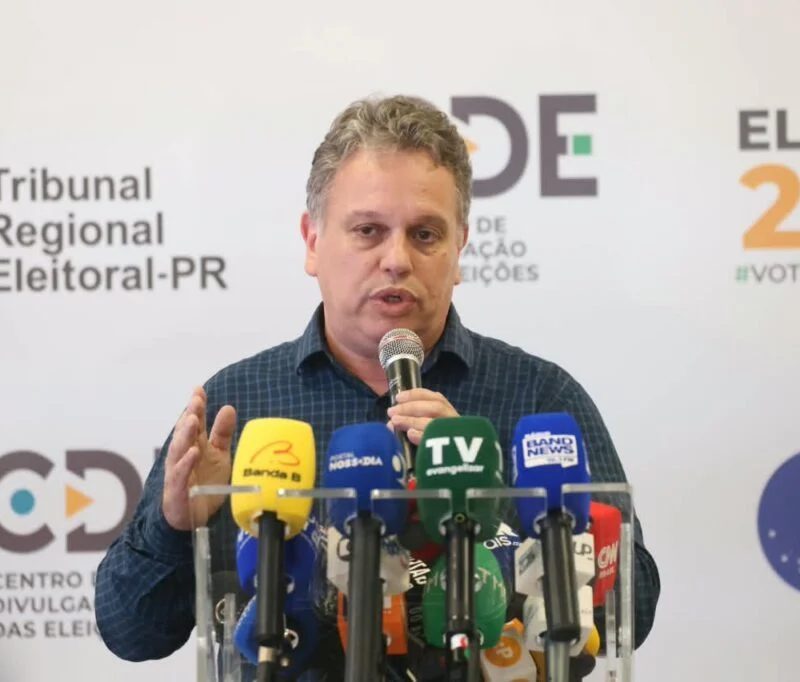 Temporal afeta votação no Paraná e altera rotina de 223 mil eleitores