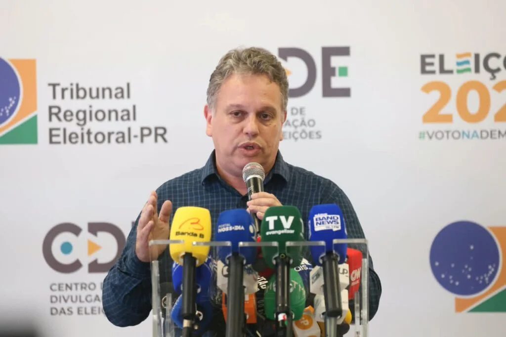 Chuva forte afeta votação de 223 mil eleitores no Paraná; veja o balanço do TRE