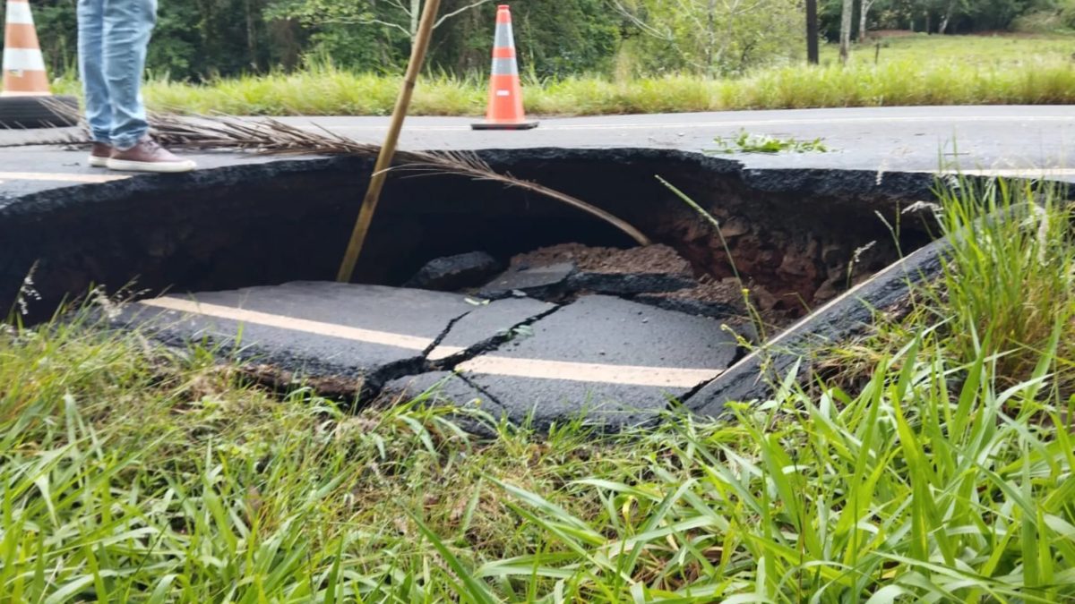 Chuva ou falta de manutenção: o que explica os danos nas rodovias do Paraná