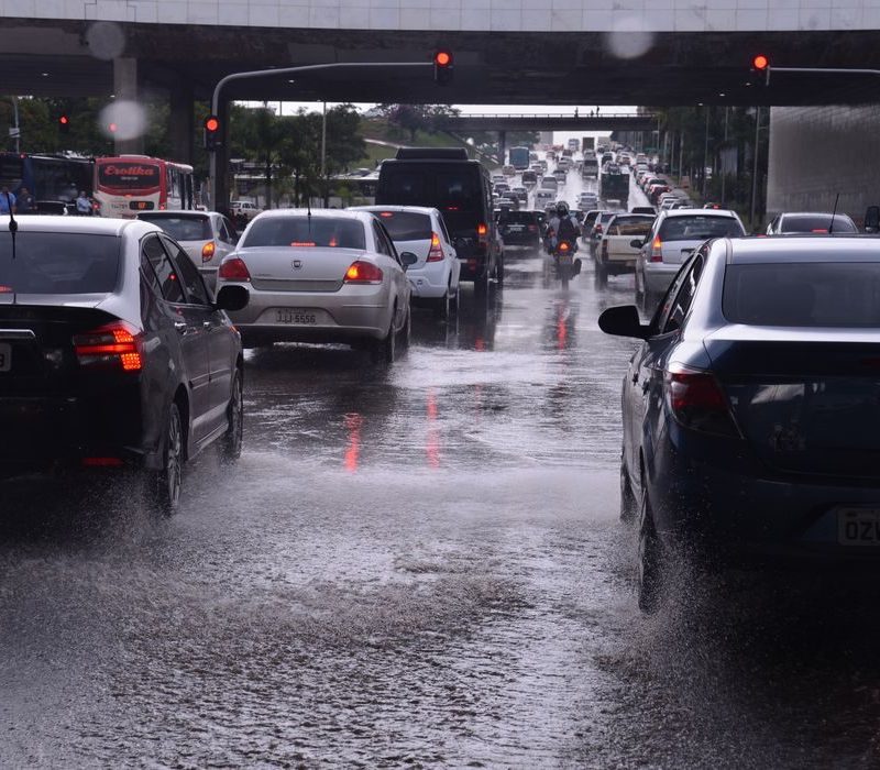 Frente fria avança e Instituto Nacional de Meteorologia alerta para tempestades