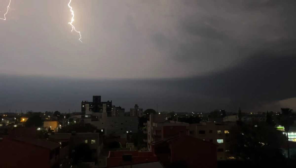 Ciclone deixa Paraná sob alerta de tempestades até o domingo de eleições; veja onde os ventos podem chegar a 100 km/h