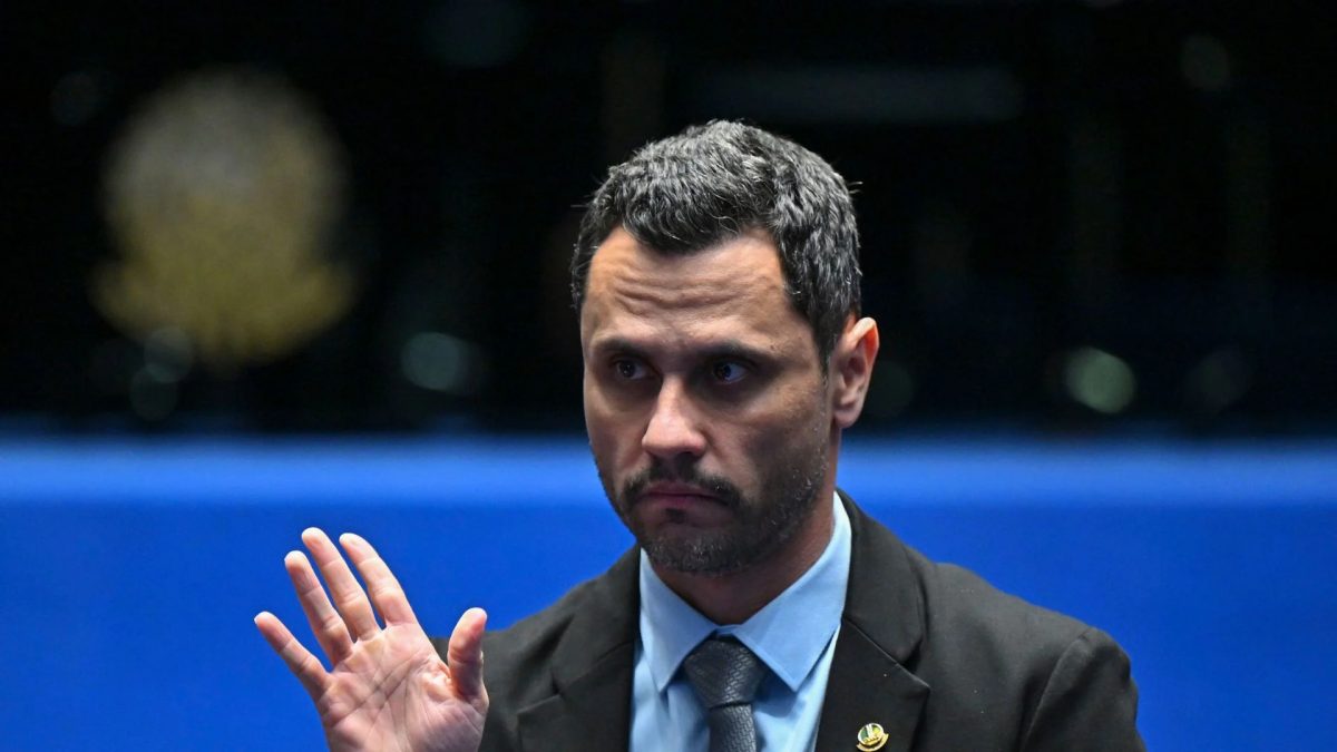 Cleitinho quer morar em Divinópolis; Constituição de MG veta
