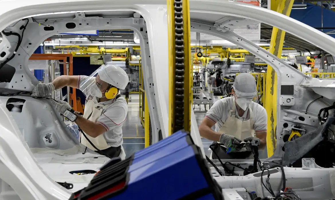 Com crescimento de 0,3% em agosto, BC confirma PIB 1,6% maior em 12 meses