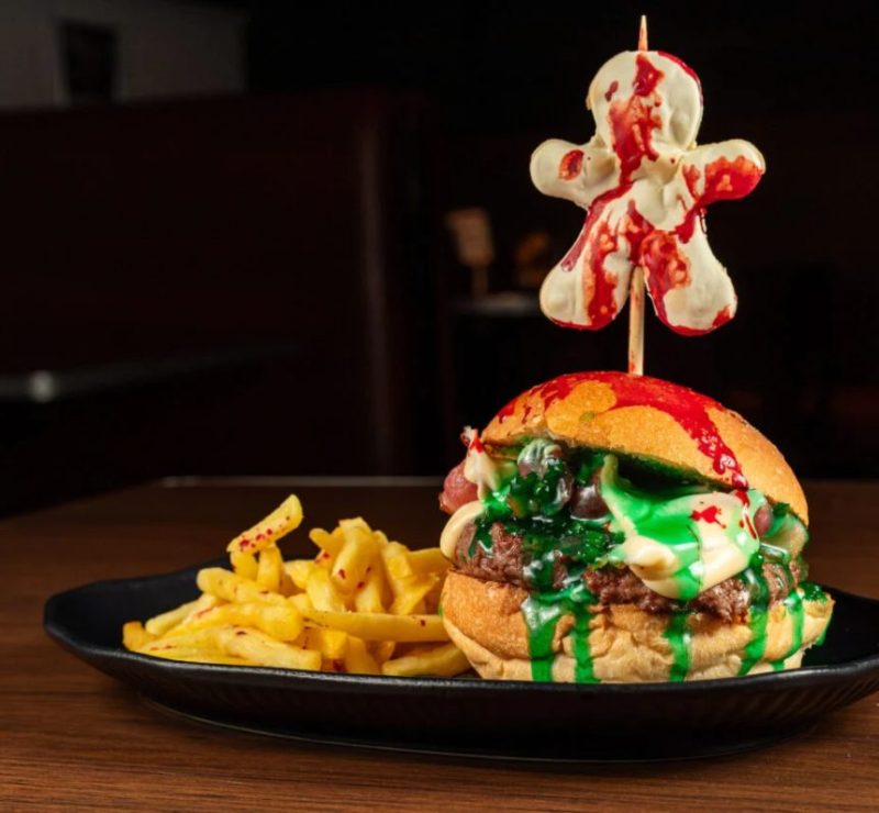Mustang Sally lança menu de halloween em Curitiba com drinks e hambúrgueres temáticos