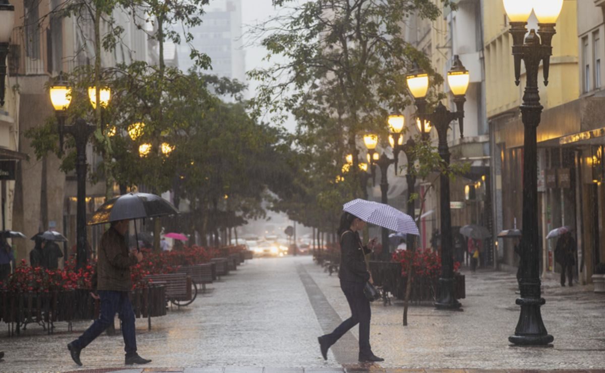 Com mínima de 13ºC, chuva volta a Curitiba e sexta-feira será marcada por tempo instável; veja previsão completa