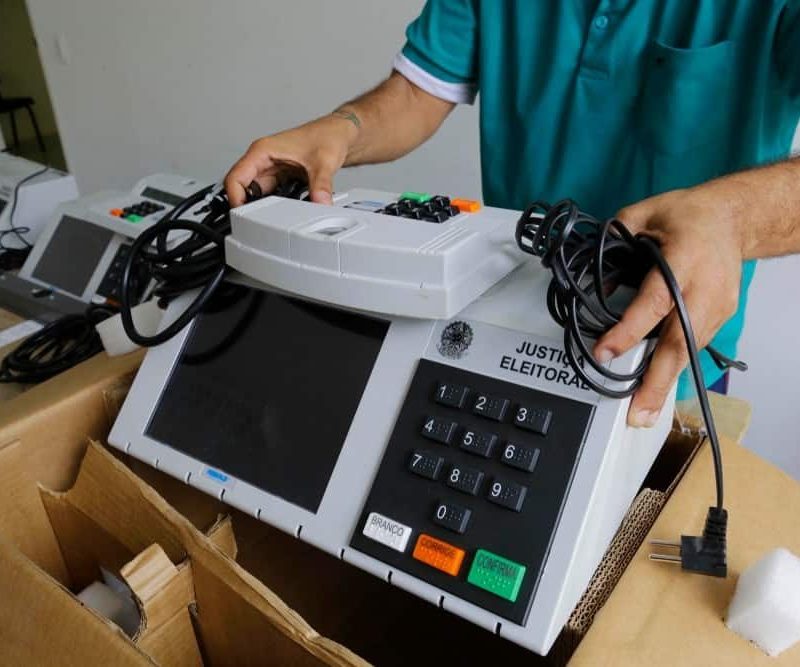 Eleições 2026: saiba como as urnas eletrônicas chegam aos locais de votação