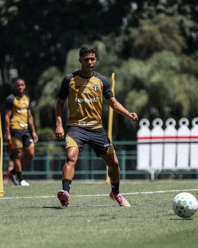 Conversa e mudança de postura: como Ryan Francisco ganhou espaço com Dorival no São Paulo